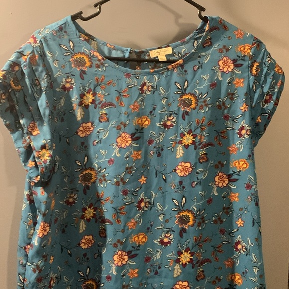 Lily White sleeveless top. - Picture 3 of 5